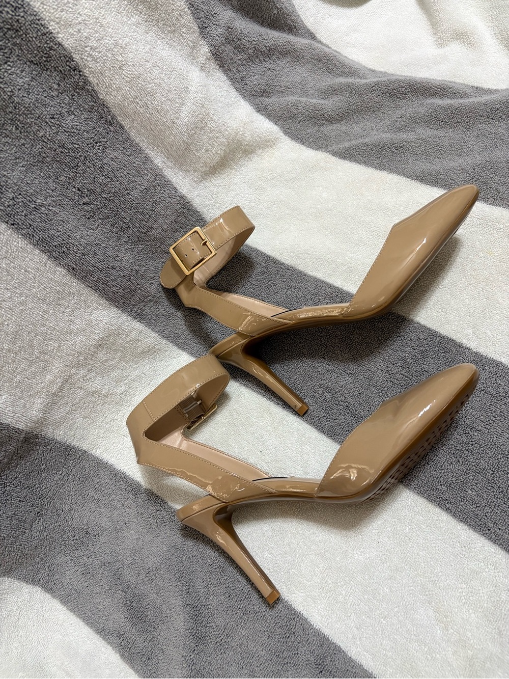 Karl Lagerfeld Beige Patent Pointed Ankle-Strap Heels - Picture 3 of 4
